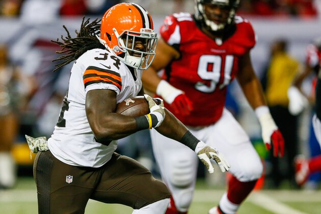 ATLANTA, GA - NOVEMBER 23:  Isaiah Crowell #34 of the Cleveland Browns runs the ball for a touchdown in the second half against the Atlanta Falcons at Georgia Dome on November 23, 2014 in Atlanta, Georgia.  (Photo by Kevin C. Cox/Getty Images)