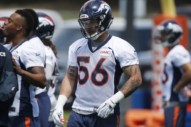 Denver Broncos rookie outside linebacker Shane Ray takes part in drills during an organized training activity at the NFL football team's headquarters in Englewood, Colo., Monday, June 1, 2015. (AP Photo/David Zalubowski)