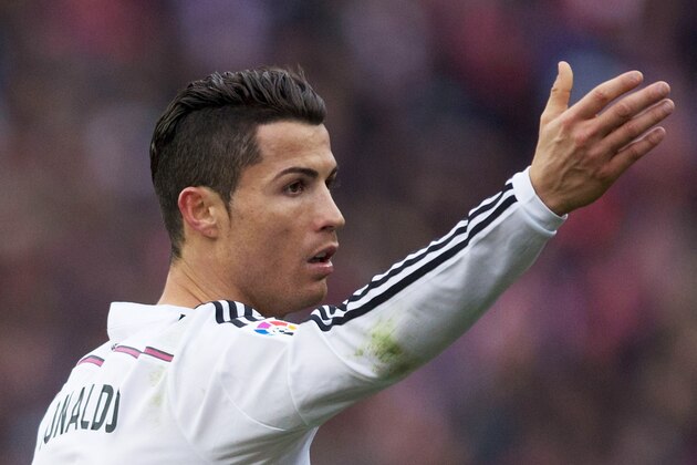 MADRID, SPAIN - FEBRUARY 07:  Cristiano Ronaldo of Real Madrid CF protests to the referee during the La Liga match between Club Atletico de Madrid and Real Madrid CF at Vicente Calderon Stadium on February 7, 2015 in Madrid, Spain.  (Photo by Gonzalo Arroyo Moreno/Getty Images)