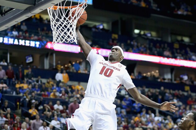NASHVILLE, TN - MARCH 13:  Bobby Portis #10 of the Arkansas Razorbacks dunks the ball against the Tennessee Volunteers during the quaterfinals of the SEC Basketball Tournament at Bridgestone Arena on March 13, 2015 in Nashville, Tennessee.  (Photo by Andy Lyons/Getty Images)