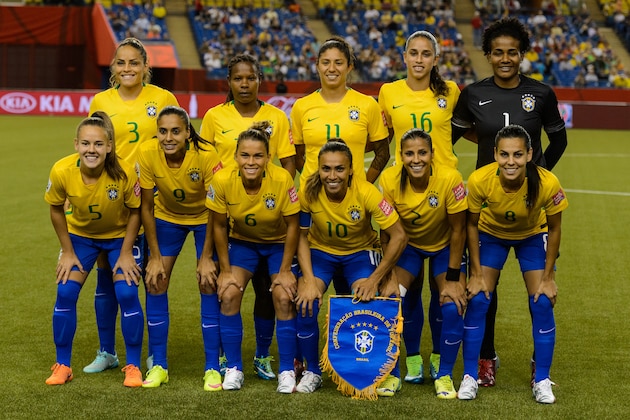 MONTREAL, QC - JUNE 09:  Brazil poses for a team photo prior to the 2015 FIFA Women's World Cup Group E match against Korea Republic at Olympic Stadium on June 9, 2015 in Montreal, Quebec, Canada. (Photo by Minas Panagiotakis/Getty Images)