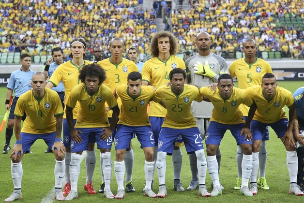 Brazilian  team poses for a photo prior to a friendly soccer match against Mexico in Sao Paulo, Brazil, Sunday, June 7, 2015. From left, back row: Filipe Luis, Miranda, David Luiz, Jefferson and Fernandinho; front row, from left: Diego Tardelli, Willian, Phillipe Coutinho, Fred,  Elias and Danilo. Brazil and Mexico are preparing for the Copa America which begins Thursday in Chile. (AP Photo/Andre Penner)