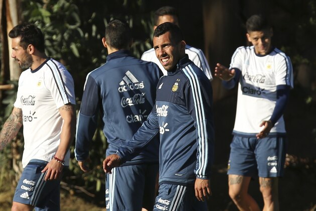 Argentina's Carlos Tevez, center, attends a training session in La Serena, Chile, Tuesday, June 9, 2015. Argentina will play Paraguay in La Serena on June 13 for the Copa America. (AP Photo/Jose Brusco)