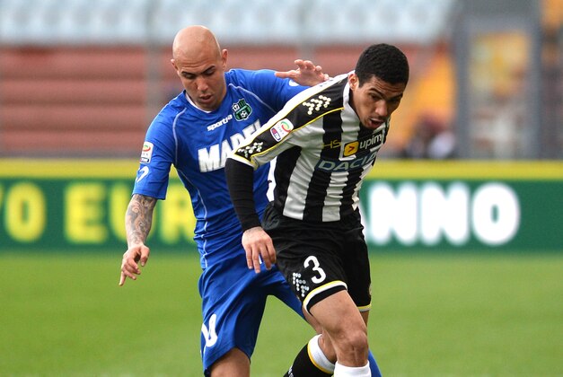 UDINE, ITALY - MARCH 23:  Allan Marques Loureiro (R) of Udinese Calcio competese with Simone Zaza of Sassuolo Calcio  during the Serie A match between Udinese Calcio and US Sassuolo Calcio at Stadio Friuli on March 23, 2014 in Udine, Italy.  (Photo by Dino Panato/Getty Images)