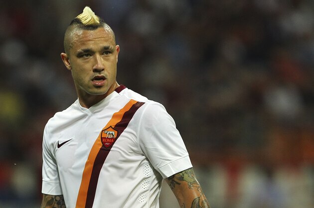 MILAN, ITALY - MAY 09:  Radja Nainggolan of AS Roma looks on during the Serie A match between AC Milan and AS Roma at Stadio Giuseppe Meazza on May 9, 2015 in Milan, Italy.  (Photo by Marco Luzzani/Getty Images)