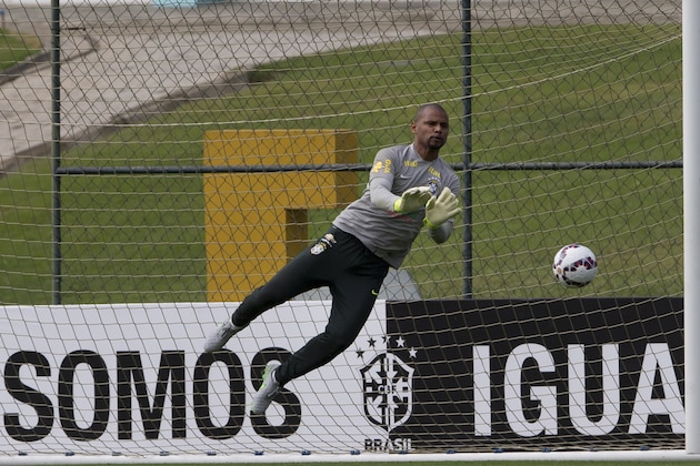 Brazil's goalkeeper Jefferson trains with his national team in Teresopolis, Brazil, Wednesday, June 3, 2015. Brazil is training for the Copa America which starts in June in Chile. (AP Photo/Silvia Izquierdo)