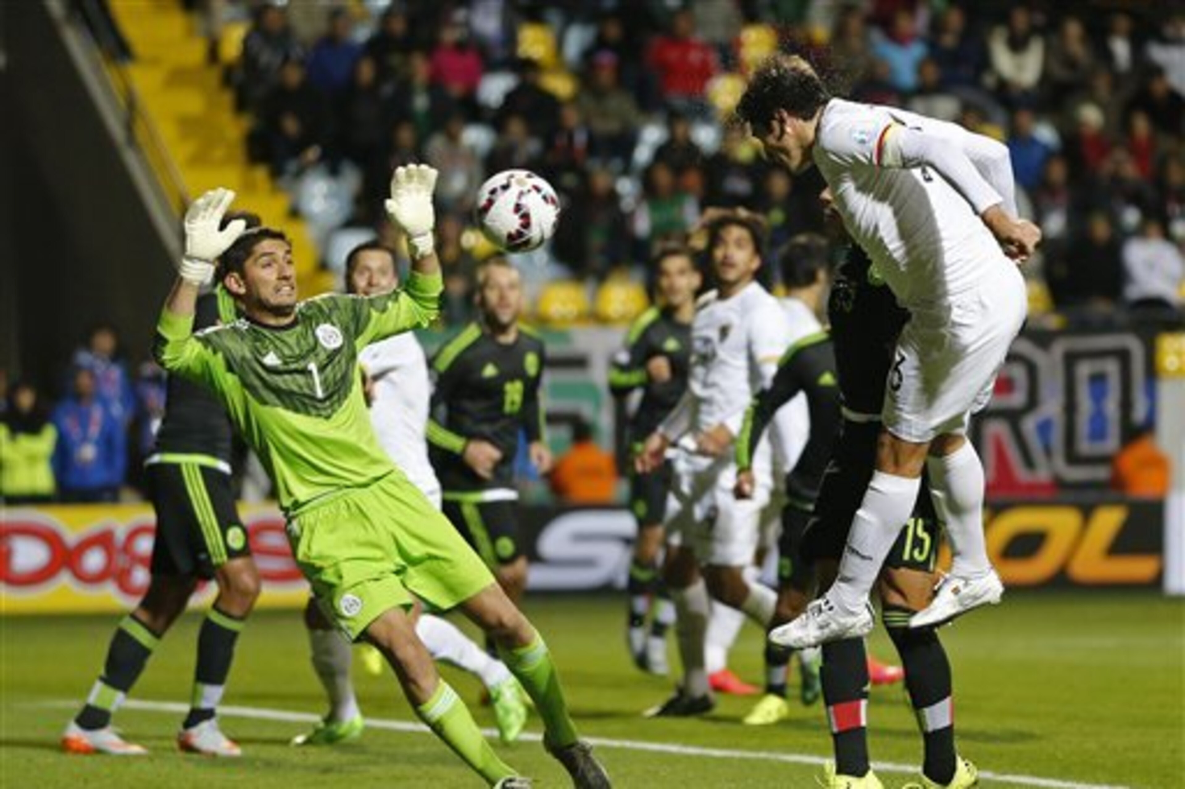 Bolivia's Danny Bejarano, right, heads the ball as Mexico goalkeeper Jose de Jesus Corona tries to block during a Copa America Group A soccer match at the Sausalito Stadium in Vina del Mar, Chile, Friday, June 12, 2015. (AP Photo/Silvia Izquierdo)