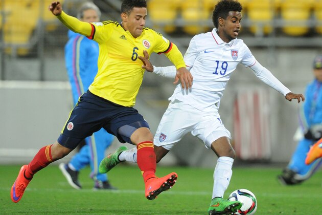 Gedion Zelalem of the USA, right, battles for the ball with Colombia's Andres Tello during their U20 soccer World Cup match in Wellington, New Zealand, Wednesday, June 10, 2015. (AP Photo/Ross Setford)