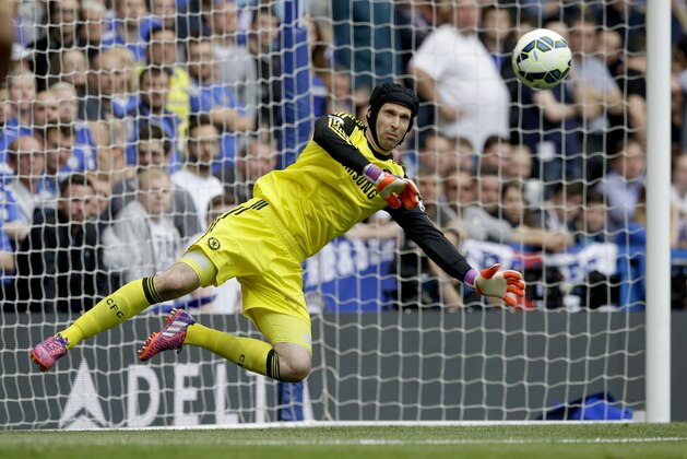 Chelsea's goalkeeper Petr Cech makes a save during the English Premier League soccer match between Chelsea and Sunderland at Stamford Bridge stadium in London, Sunday, May 24, 2015.  (AP Photo/Matt Dunham)