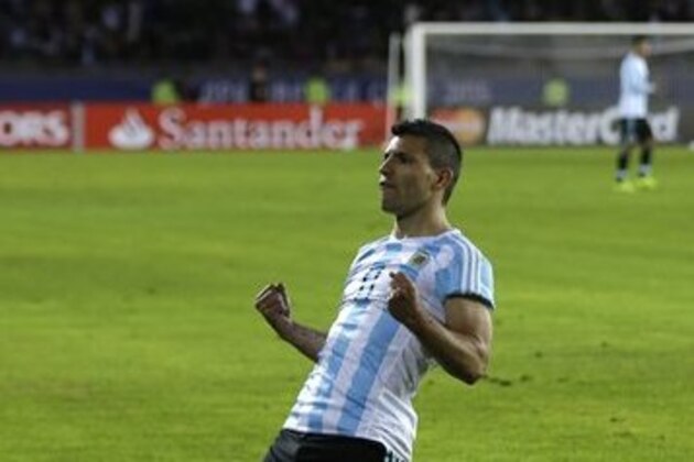 CORRECTS DAY TO SATURDAY - Argentina's Sergio Aguero celebrates after scoring against Paraguay during a Copa America Group B soccer match at La Portada stadium in La Serena, Chile, Saturday, June 13, 2015. (AP Photo/Ricardo Mazalan)