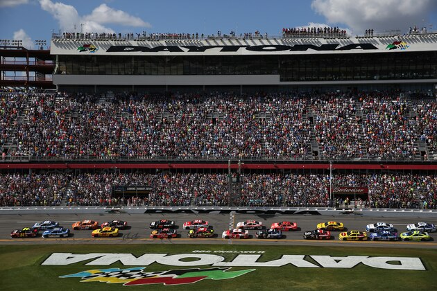 DAYTONA BEACH, FL - FEBRUARY 22:  Jeff Gordon, driver of the #24 Drive To End Hunger Chevrolet, and Jimmie Johnson, driver of the #48 Lowe's Chevrolet, lead the field to the green flag for the running of the NASCAR Sprint Cup Series 57th Annual Daytona 500 at Daytona International Speedway on February 22, 2015 in Daytona Beach, Florida.  (Photo by Patrick Smith/Getty Images)