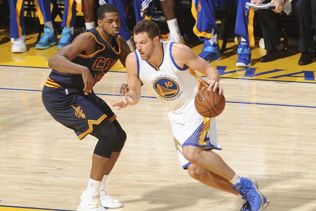 OAKLAND, CA - JUNE 14: David Lee #10 of the Golden State Warriors handles the ball against the Cleveland Cavaliers in Game Five of the 2015 NBA Finals on June 14, 2015 at Oracle Arena in Oakland, California. NOTE TO USER: User expressly acknowledges and agrees that, by downloading and or using this photograph, user is consenting to the terms and conditions of Getty Images License Agreement. Mandatory Copyright Notice: Copyright 2015 NBAE (Photo by Noah Graham/NBAE via Getty Images)