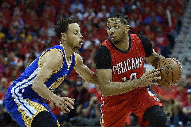 NEW ORLEANS, LA - APRIL 23:  Eric Gordon #10 of the New Orleans Pelicans drives around Stephen Curry #30 of the Golden State Warriors during the first half of Game Three in the first round of the 2015 NBA Playoffs at the Smoothie King Center on April 23, 2015 in New Orleans, Louisiana. NOTE TO USER: User expressly acknowledges and agrees that, by downloading and or using this photograph, User is consenting to the terms and conditions of the Getty Images License Agreement.  (Photo by Stacy Revere/Getty Images)