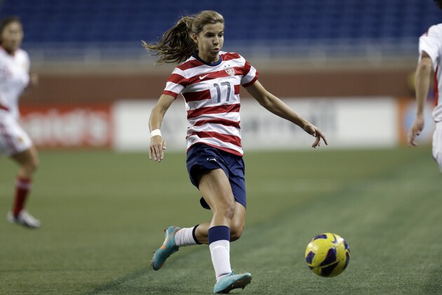 United State's Tobin Heath dribbles against China in the second half of a international friendly soccer match at Ford Field in Detroit, Saturday, Dec. 8, 2012. United States won 2-0. (AP Photo/Paul Sancya)