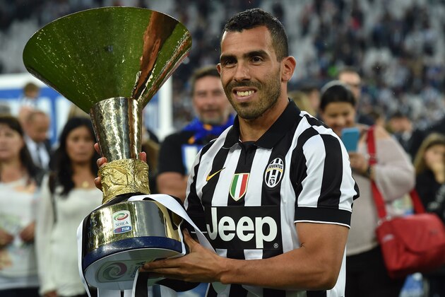 TURIN, ITALY - MAY 23:  Carlos Tevez of Juventus FC celebrates with the Serie A Trophy at the end of the Serie A match between Juventus FC and SSC Napoli at Juventus Arena on May 23, 2015 in Turin, Italy.  (Photo by Valerio Pennicino/Getty Images)