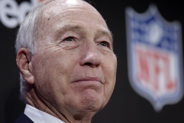 NFL Hall of Fame quarterback Bart Starr during a news conference Wednesday, Feb. 2, 2011, in Dallas. (AP Photo/David J. Phillip)