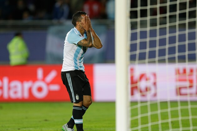 Argentina's Carlos Tevez reacts after missing a chance to score against Paraguay during a Copa America Group B soccer match at La Portada stadium in La Serena, Chile, Saturday, June 13, 2015. (AP Photo/Natacha Pisarenko)