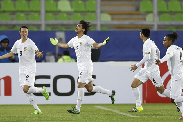 Bolivia's Marcelo Martins, second right, celebrates with teammates after scoring against Ecuador during a Copa America Group A soccer match at Elias Figueroa stadium in Valparaiso, Chile, Monday, June 15, 2015. (AP Photo/Jorge Saenz)