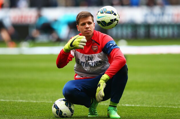 NEWCASTLE UPON TYNE, ENGLAND - MARCH 21: Wojciech Szczesny of Arsenal looks on in the warm up prior to the Barclays Premier League match between Newcastle United and Arsenal at St James' Park on March 21, 2015 in Newcastle upon Tyne, England. (Photo by Matthew Lewis/Getty Images) NEWCASTLE UPON TYNE, ENGLAND - MARCH 21: Wojciech Szczesny of Arsenal looks on in the warm up prior to the Barclays Premier League match between Newcastle United and Arsenal at St James' Park on March 21, 2015 in Newcastle upon Tyne, England. (Photo by Matthew Lewis/Getty Images)