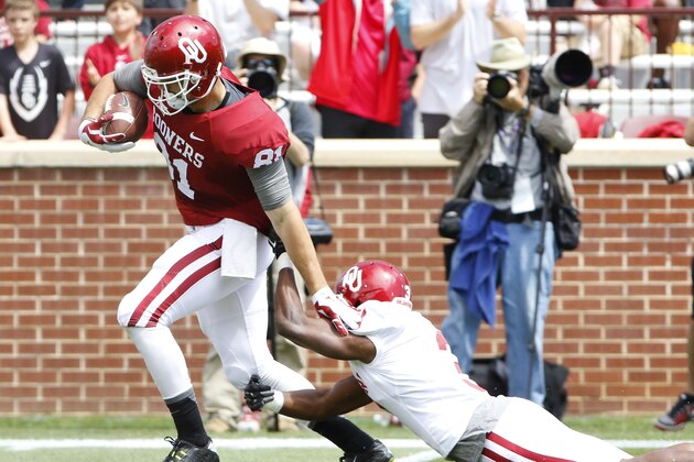 Oklahoma wide receiver Mark Andrews (81) is tackled by Oklahoma cornerback Tito Windham (3) during the annual Red White spring college football scrimmage in Norman, Okla., Saturday, April 11, 2015. (AP Photo/Alonzo Adams)
