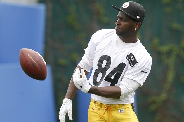 Pittsburgh Steelers wide receiver Antonio Brown (84) tosses the ball  during the NFL football minicamp, Thursday, June 18, 2015 in Pittsburgh. (AP Photo/Keith Srakocic)
