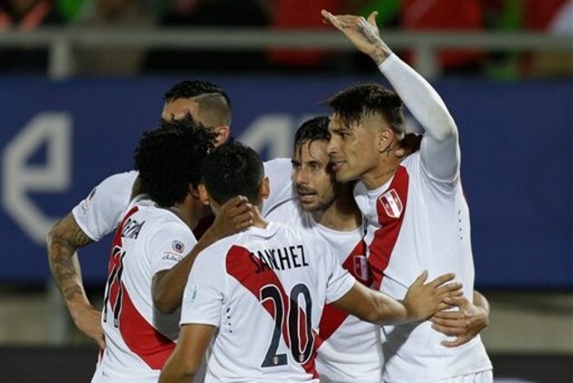 Peru's Claudio Pizarro, second right, is congratulated by his teammates after scoring a goal against Venezuela  during a Copa America Group A soccer match at the Elias Figueroa stadium in Valparaiso, Chile, Thursday, June 18, 2015. (AP Photo/Jorge Saenz)