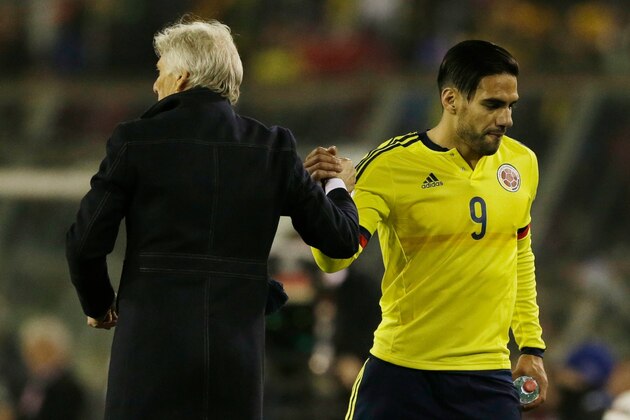 Colombia's Radamel Falcao Garcia, right, shakes hand with Jose Pekerman after being replaced during a Copa America Group C soccer match against Brazil  at the Monumental stadium in Santiago, Chile, Wednesday, June 17, 2015. (AP Photo/Ricardo Mazalan)