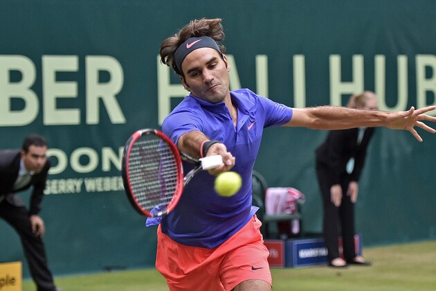 Roger Federer of Switzerland returns the ball to Florian Mayer of Germany during their quarterfinal match at the Gerry Weber Open ATP tennis tournament in Halle, Germany, Friday, June 19, 2015. (AP Photo/Martin Meissner)