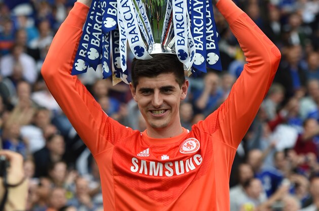 LONDON, ENGLAND - MAY 24:  Thibaut Courtois of Chelsea lifts the trophy after the Barclays Premier League match between Chelsea and Sunderland at Stamford Bridge on May 24, 2015 in London, England.  (Photo by Michael Regan/Getty Images)