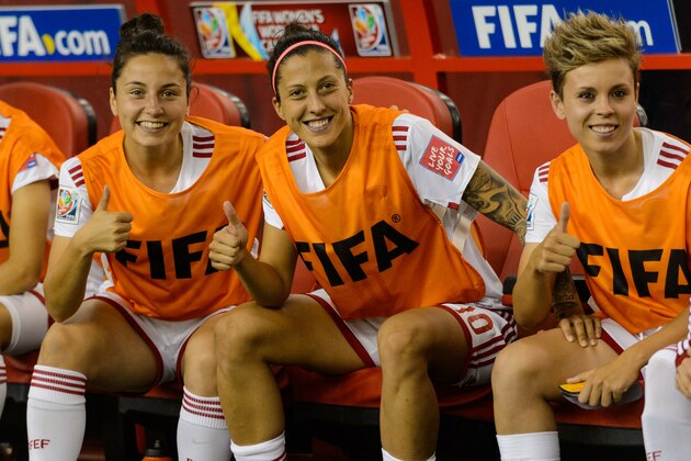 MONTREAL, QC - JUNE 13:  Jennifer Hermoso #10 of Spain (centre) poses for a picture with teammates during the 2015 FIFA Women's World Cup Group E match against Brazil at Olympic Stadium on June 13, 2015 in Montreal, Quebec, Canada.  Brazil defeated Spain 1-0. (Photo by Minas Panagiotakis/Getty Images)