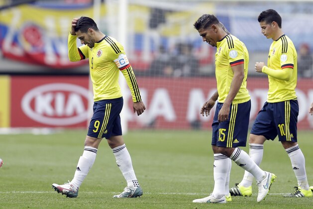Colombia's Radamel Falcao Garcia, Alexander Mejia and James Rodriguez, from left to right, leave the pitch at half time during a Copa America Group C soccer match against Peru at  the Bicentenario German Becker stadium in  Temuco, Chile, Sunday, June 21, 2015. (AP Photo/Natacha Pisarenko)