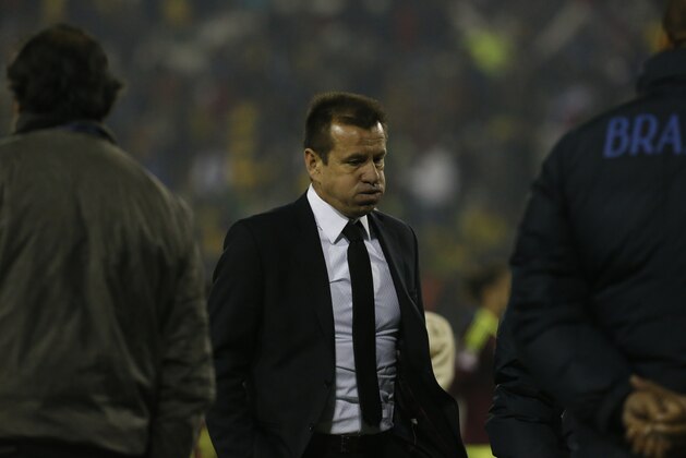 Brazil's head coach of the national soccer team, Dunga, gestures during a Copa America Group C soccer match against Venezuela at the Monumental stadium in Santiago, Chile, Sunday, June 21, 2015. (AP Photo/Luis Hidalgo)
