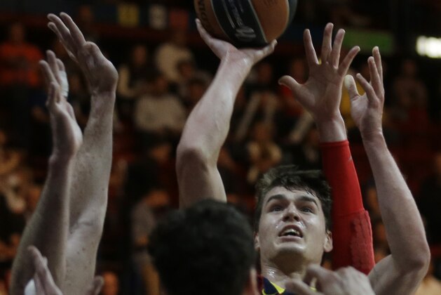 Barcelona’s Mario Hezonja fires a shot during the Euroleague Final Four third place match between Barcelona and CSKA of Moscow, in Milan, Italy, Sunday, May 18, 2014. (AP Photo/Luca Bruno)