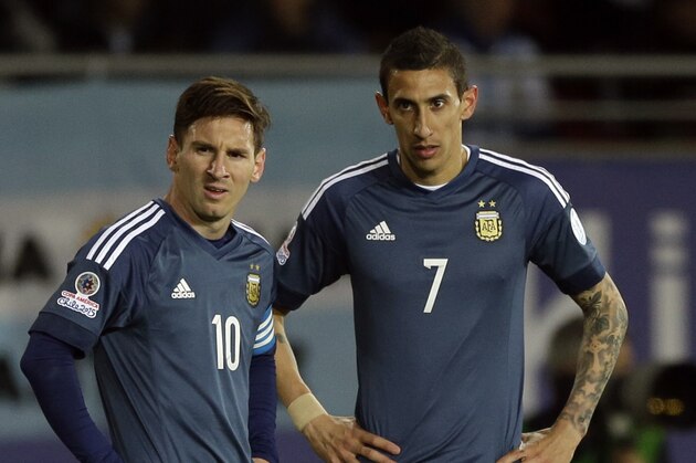 Argentina's Lionel Messi, left, stands with teammate Angel Di Maria before shooting a free kick during a Copa America Group B soccer match against Uruguay at La Portada stadium in La Serena, Chile, Tuesday, June 16, 2015. (AP Photo/Ricardo Mazalan)
