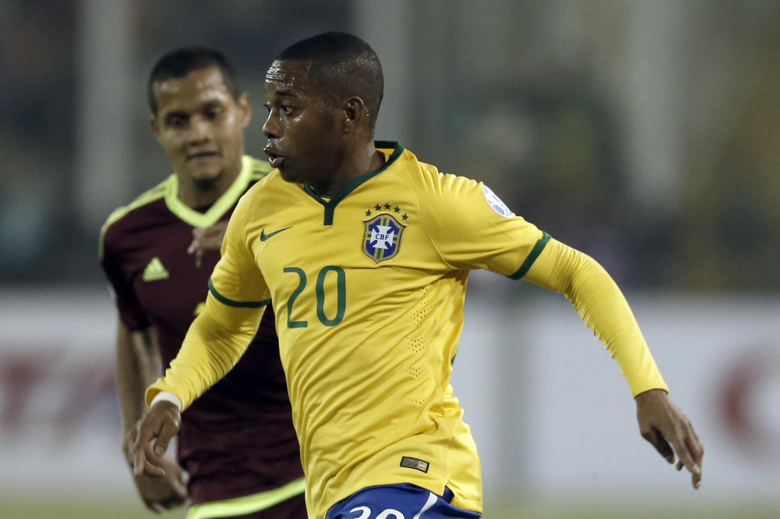 Brazil's Robinho controls the ball during a Copa America Group C soccer match against Venezuela at the Monumental stadium in Santiago, Chile, Sunday, June 21, 2015. Barzil won the match 2-1.(AP Photo/Silvia Izquierdo)