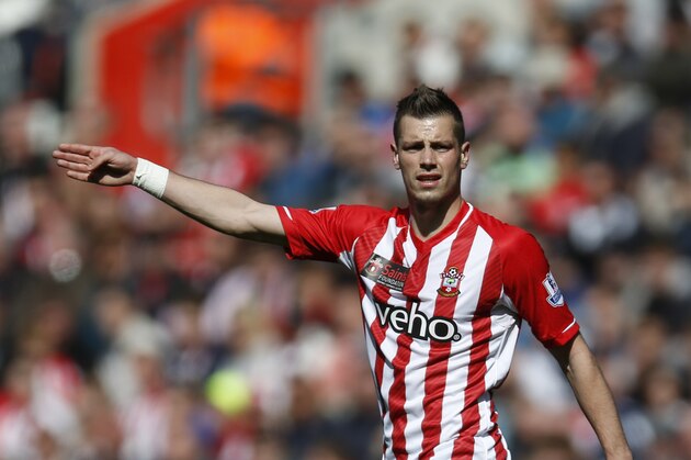 SOUTHAMPTON, ENGLAND - APRIL 11: Morgan Schneiderlin of Southampton gives instructions during the Barclays Premier League match between Southampton and Hull City at St Mary's Stadium on April 11, 2015 in Southampton, England. (Photo by Steve Bardens/Getty Images)