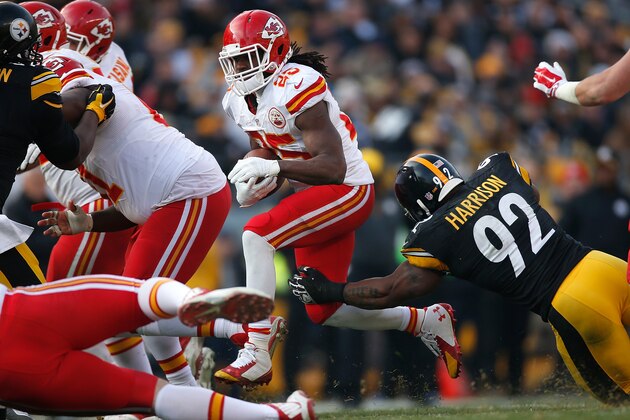 PITTSBURGH, PA - DECEMBER 21:  Jamaal Charles #25 of the Kansas City Chiefs avoids a tackle by James Harrison #92 of the Pittsburgh Steelers during the third quarter at Heinz Field on December 21, 2014 in Pittsburgh, Pennsylvania.  (Photo by Gregory Shamus/Getty Images)