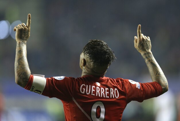 Peru's Jose Paolo Guerrero celebrates after scoring his third goal during a Copa America quarterfinal soccer match against Bolivia at the German Becker Stadium in Temuco, Chile, Thursday, June 25, 2015.  Peru won the match 3-1. (AP Photo/Natacha Pisarenko)