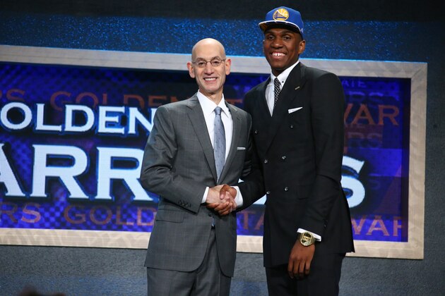 BROOKLYN, NY - JUNE 25: Kevon Looney shakes hands with NBA Commissioner Adam Silver after being selected number thirty overall by the Golden State Warriors during the 2015 NBA Draft on June 25, 2015 at Barclays Center in Brooklyn, New York. NOTE TO USER: User expressly acknowledges and agrees that, by downloading and or using this photograph, User is consenting to the terms and conditions of the Getty Images License Agreement. Mandatory Copyright Notice: Copyright 2015 NBAE (Photo by Nathaniel S. Butler /NBAE via Getty Images)