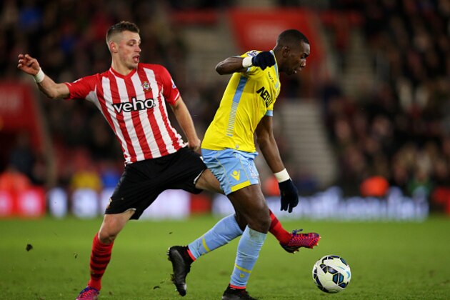 SOUTHAMPTON, ENGLAND - MARCH 03:  Yannick Bolasie of Crystal Palace is tackled by Morgan Schneiderlin of Southampton during the Barclays Premier League match between Southampton and Crystal Palace at St Mary's Stadium on March 3, 2015 in Southampton, England.  (Photo by Paul Gilham/Getty Images)