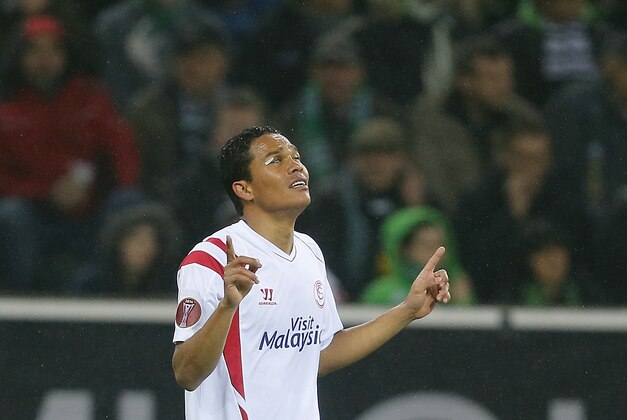 Sevilla’s Carlos Bacca celebrates after scoring during the Europa League round of 32 second leg soccer match between Borussia Moenchengladbach and Sevilla FC in Moenchengladbach, Germany, Thursday, Feb. 26, 2015. (AP Photo / Frank Augstein)