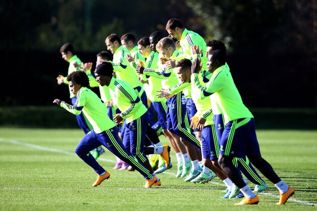 COBHAM, ENGLAND - NOVEMBER 04:  Chelsea players warm up during the Chelsea training session ahead of the UEFA Champions League Group F match against NK Maribor at the Chelsea Training Ground on November 4, 2014 in Cobham, England.  (Photo by Ian Walton/Getty Images)