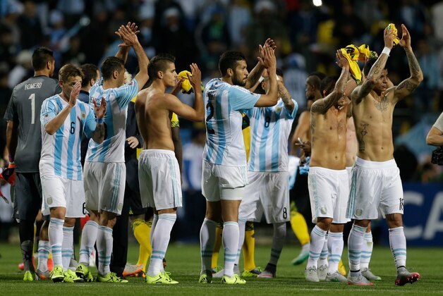 Argentina's players greet at the end of the Copa America Group B soccer match against Jamaica at the Sausalito Stadium in Vina del Mar, Chile, Saturday, June 20, 2015. Argentina won the game 1-0.(AP Photo/Jorge Saenz)