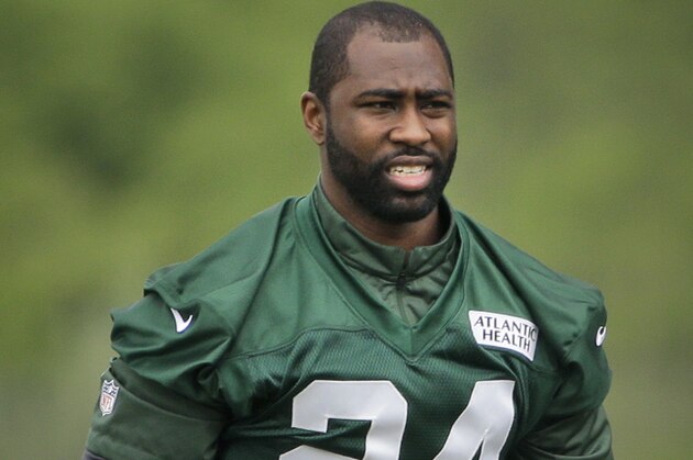New York Jets' Darrelle Revis gets ready for an NFL football organized team activity in Florham Park, N.J., Wednesday, May 27, 2015. (AP Photo/Seth Wenig)