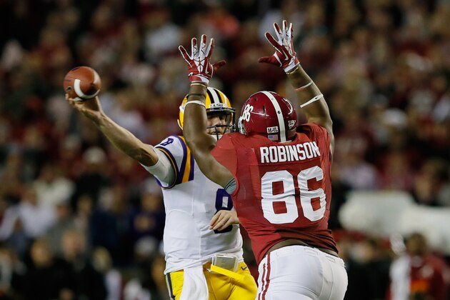 TUSCALOOSA, AL - NOVEMBER 09:  A'Shawn Robinson #86 of the Alabama Crimson Tide pressures Zach Mettenberger #8 of the LSU Tigers in the first half of the game at Bryant-Denny Stadium on November 9, 2013 in Tuscaloosa, Alabama.  (Photo by Kevin C. Cox/Getty Images)