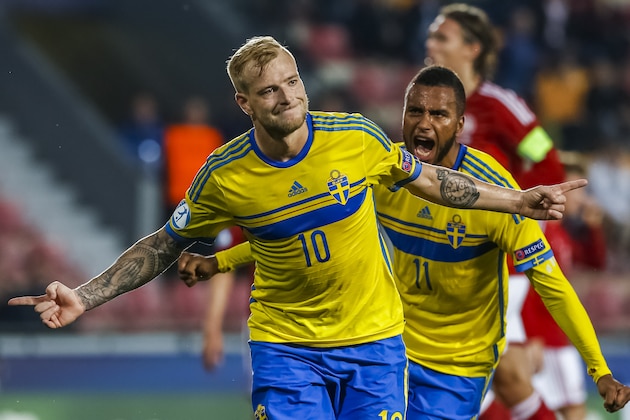 PRAGUE, CZECH REPUBLIC - JUNE 27:  John Guidetti (L) of Sweden celebrates his goal with his team-mate Isaac Kiese Thelin (R) during UEFA U21 European Championship semi final match between Denmark and Sweden at Generali Arena on June 27, 2015 in Prague, Czech Republic.  (Photo by Matej Divizna/Getty Images)