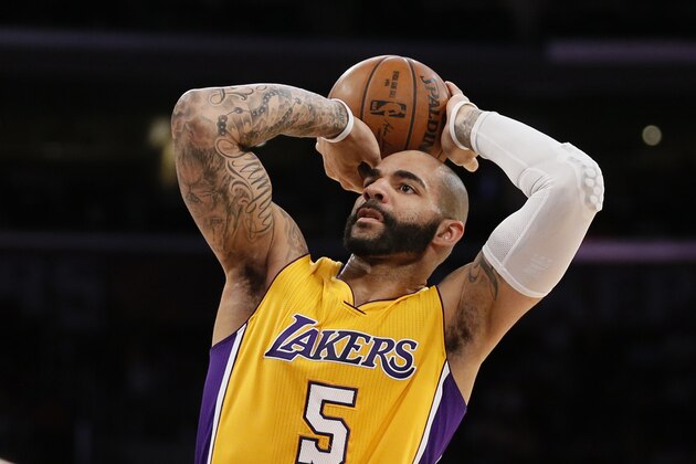 Los Angeles Lakers' Carlos Boozer shoots against the New York Knicks during an NBA Basketball game, Thursday, March 12, 2015, in Los Angeles. The Knicks won 101-94. (AP Photo/Danny Moloshok)