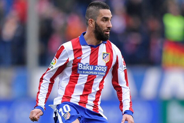 MADRID, SPAIN - MARCH 21: Arda Turan of Club Atletico de Madrid controls the ball during the La Liga match between Club Atletico de Madrid and Getafe CF at Vicente Calderon Stadium on March 21, 2015 in Madrid, Spain.  (Photo by Denis Doyle/Getty Images)