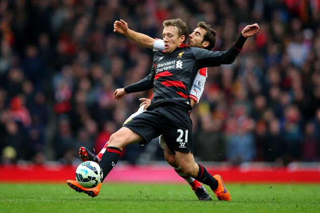 LONDON, ENGLAND - APRIL 04:  Mathieu Flamini of Arsenal l and Lucas Leiva of Liverpool battle the ball  during the Barclays Premier League match between Arsenal and Liverpool at Emirates Stadium on April 4, 2015 in London, England.  (Photo by Paul Gilham/Getty Images)