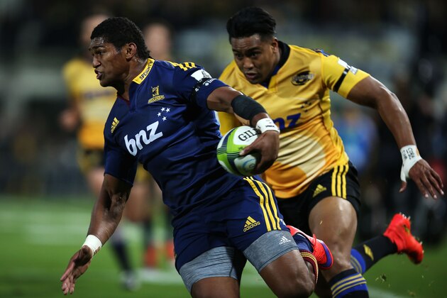 NAPIER, NEW ZEALAND - JUNE 05:  Waisake Naholo of the Highlanders (left) tries to escape the oncoming Julian Savea of the Hurricanes (right)  chase after the ball during the round 17 Super Rugby match between the Hurricanes and the Highlanders at McLean Park on June 5, 2015 in Napier, New Zealand.  (Photo by Joel Ford/Getty Images)